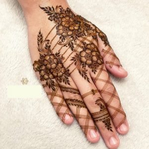 New Mehndi Design on girl hand
