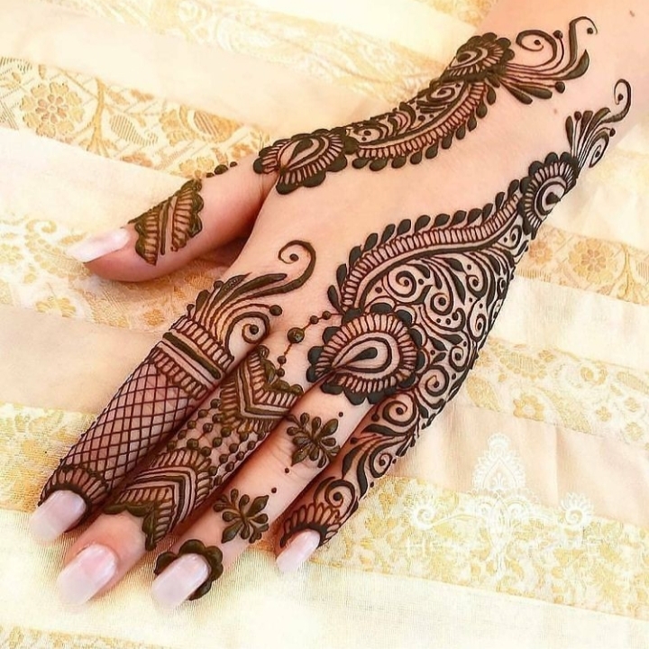 शादियों के सीजन में सबसे ज्यादा Search होने वाली Latest Mehandi Design,देखे