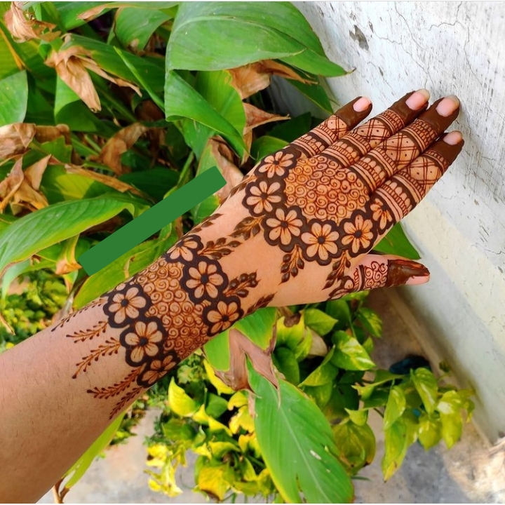 Most Loved Back Hand Mehndi Designs For Bride - Styleoflady