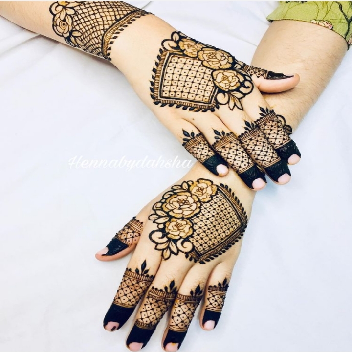 Back Hand Bridal Mehndi Design - Simple Bridal Mehndi Designs - Mehndi  Designs - MomCanvas