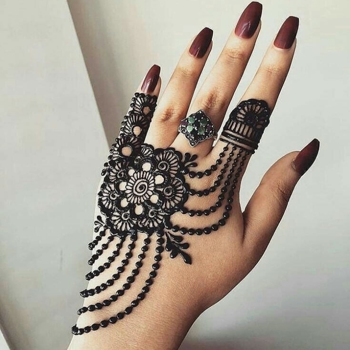 Royal Finger Mehndi Design
