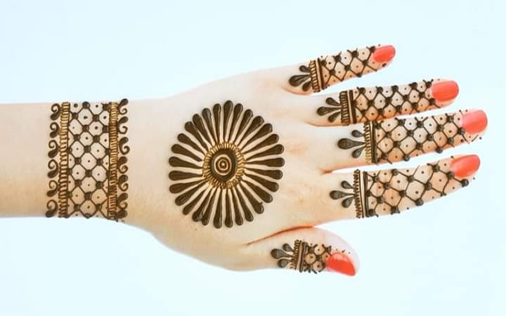Round Mehndi Designs: 26+ Easy Circle Shape Mehandi Design for Brides &  Bridesmaids