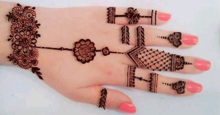 Nieuwste henna-ontwerp